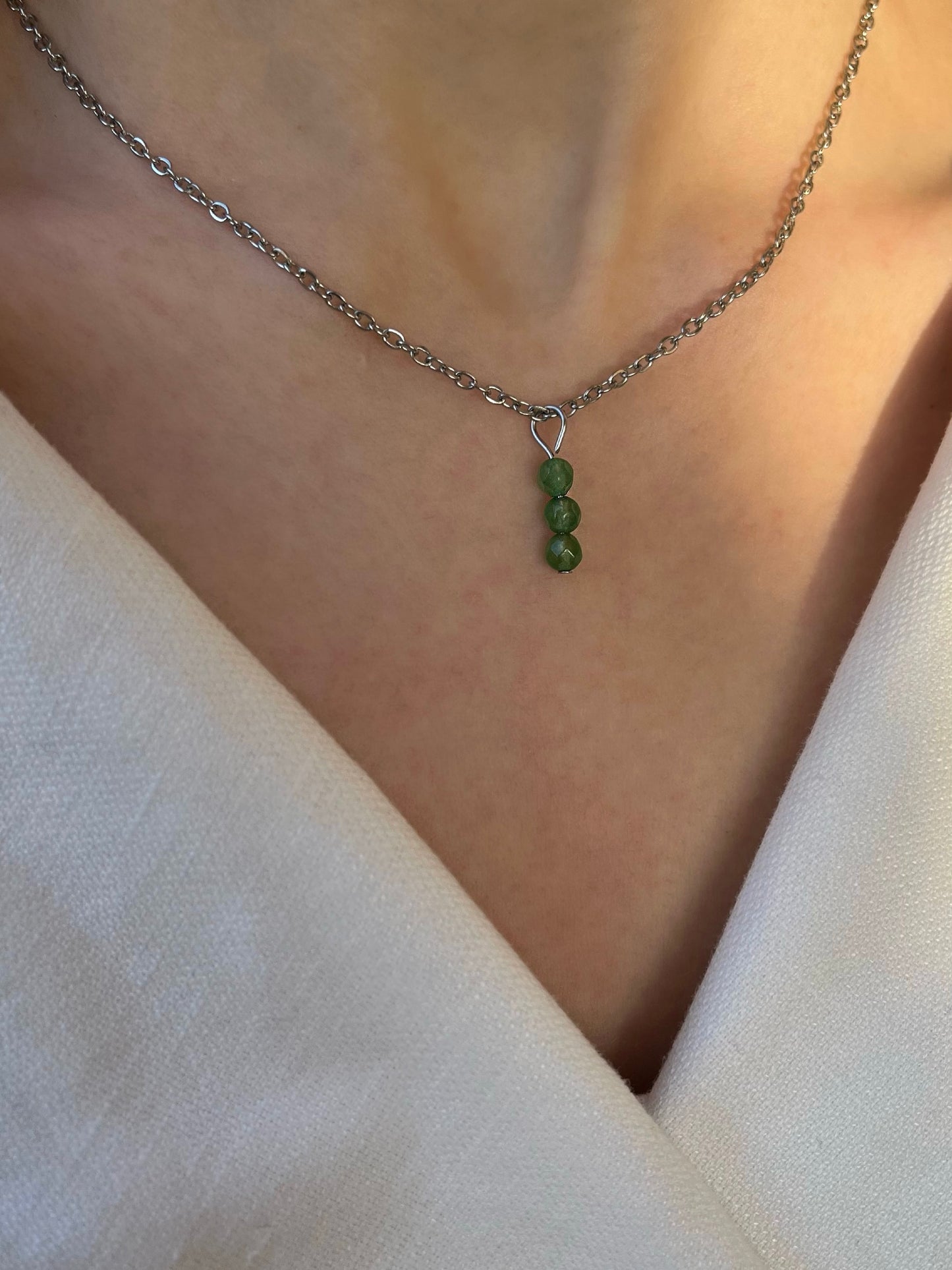 Ogrlica s poludragim kamenom