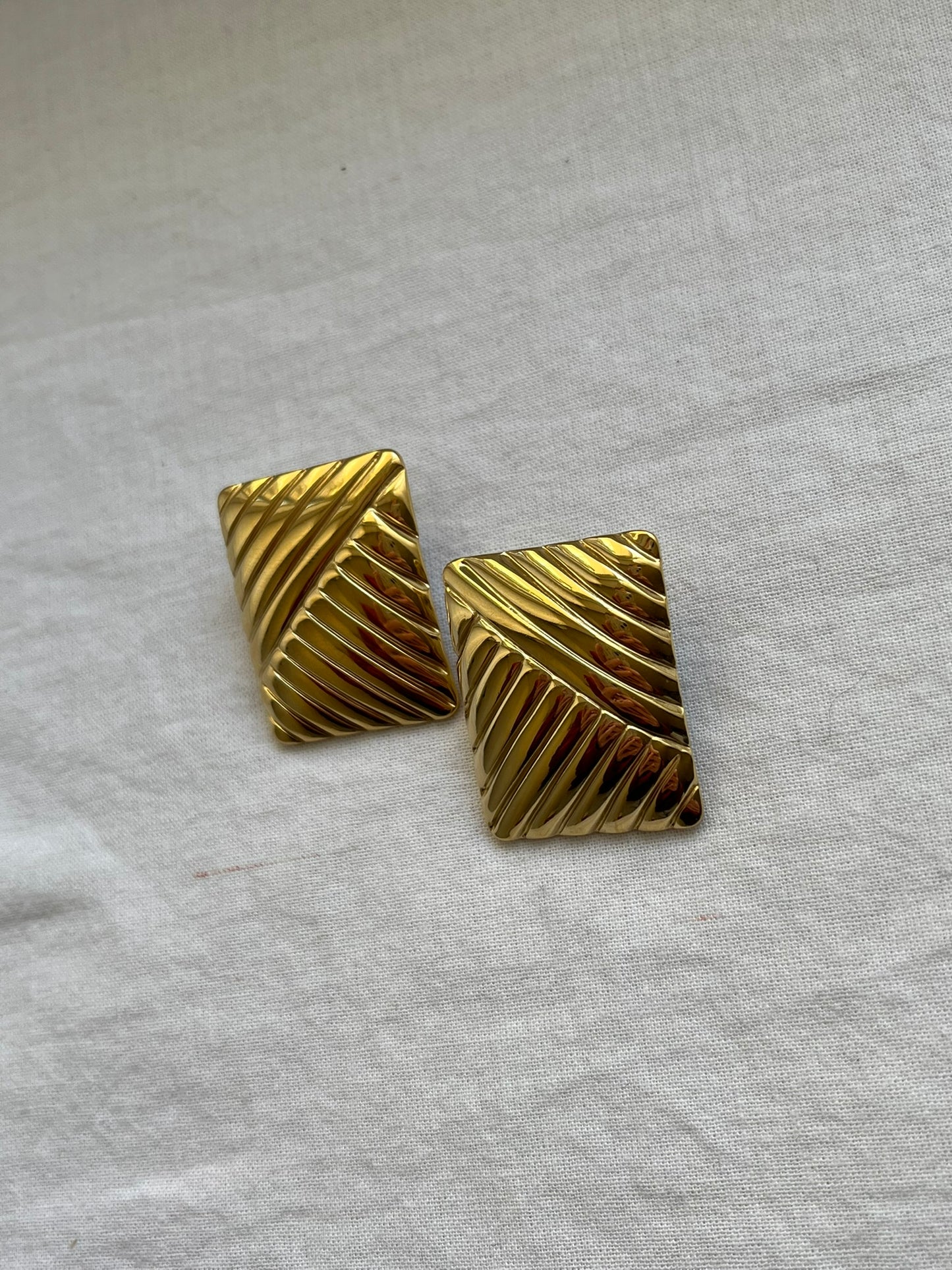 Bold kvadratne naušnice