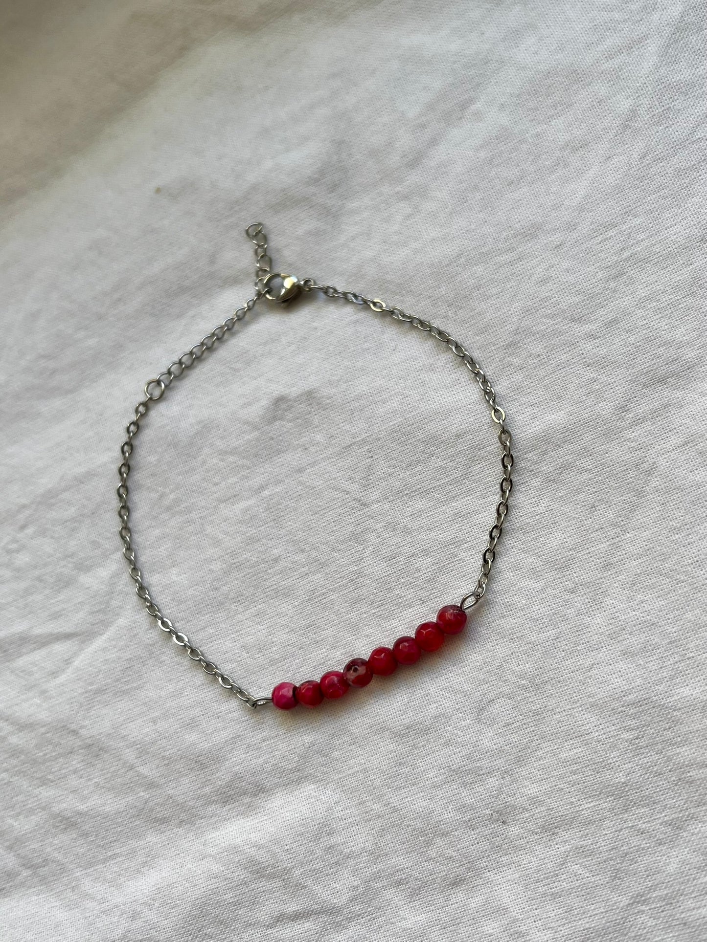 Narukvica s poludragim kamenom