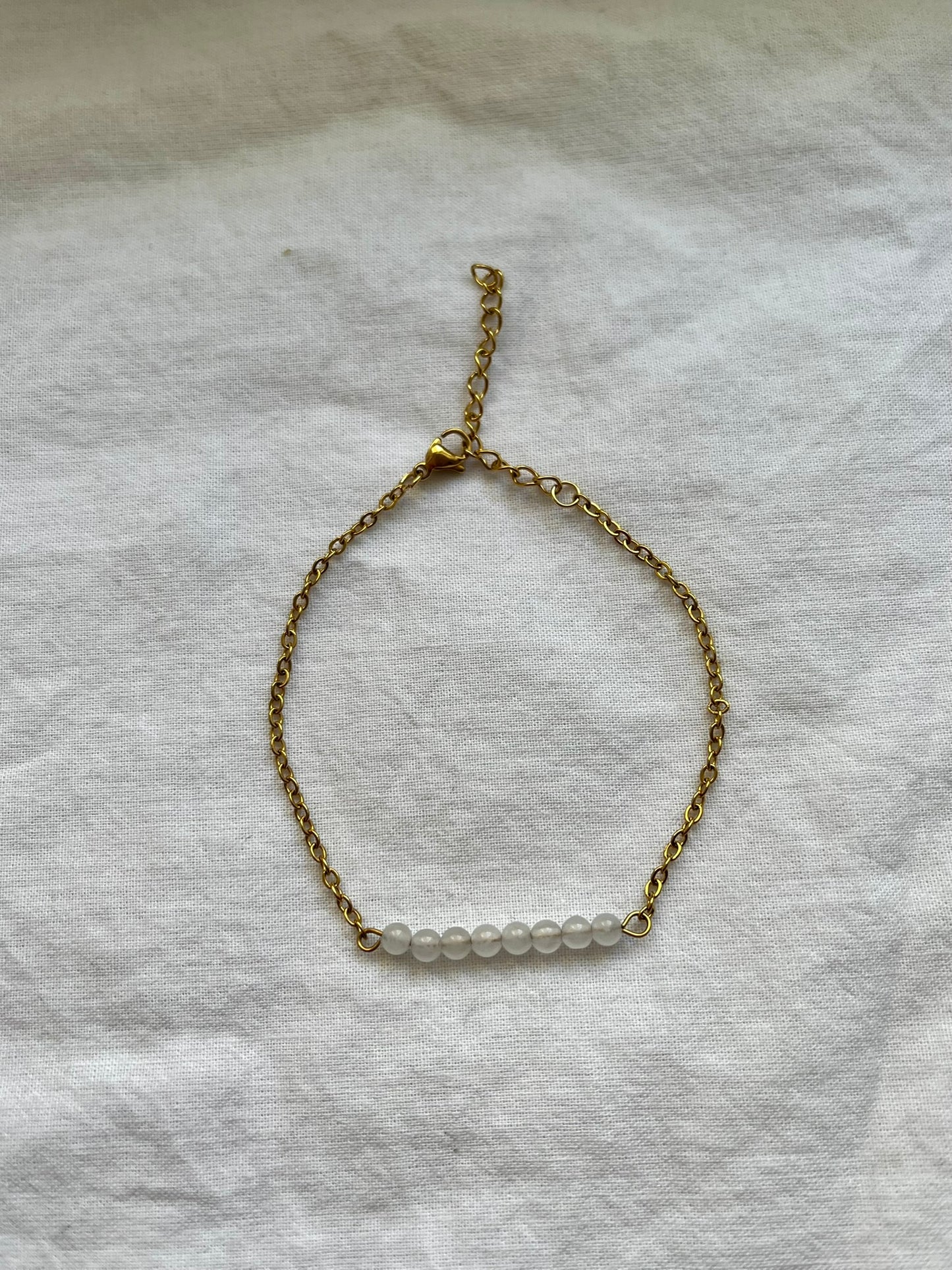 Narukvica s poludragim kamenom