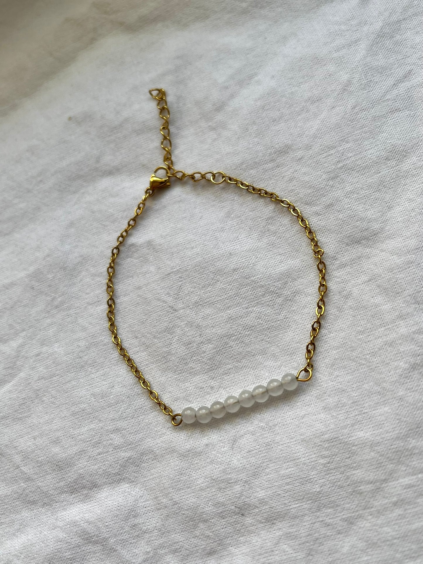 Narukvica s poludragim kamenom