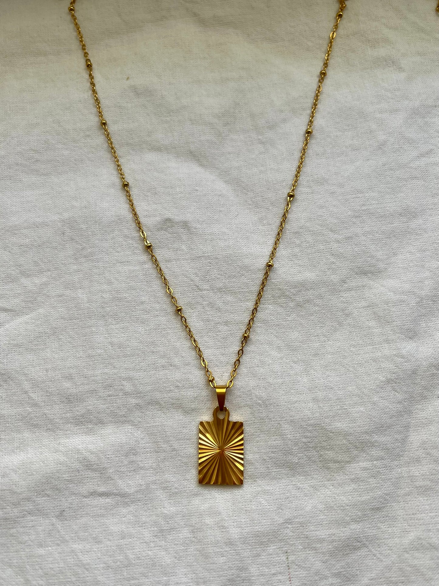 Ogrlica sa simbolom sunca