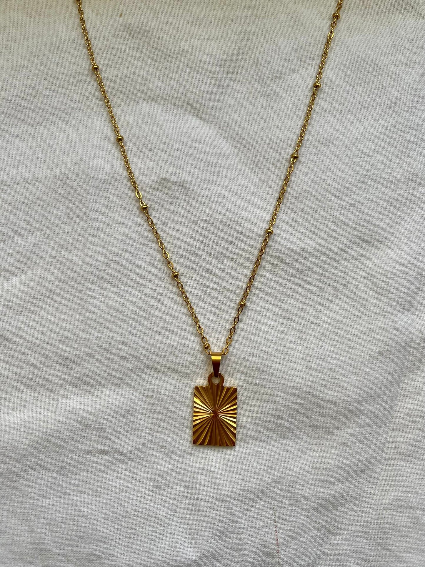 Ogrlica sa simbolom sunca