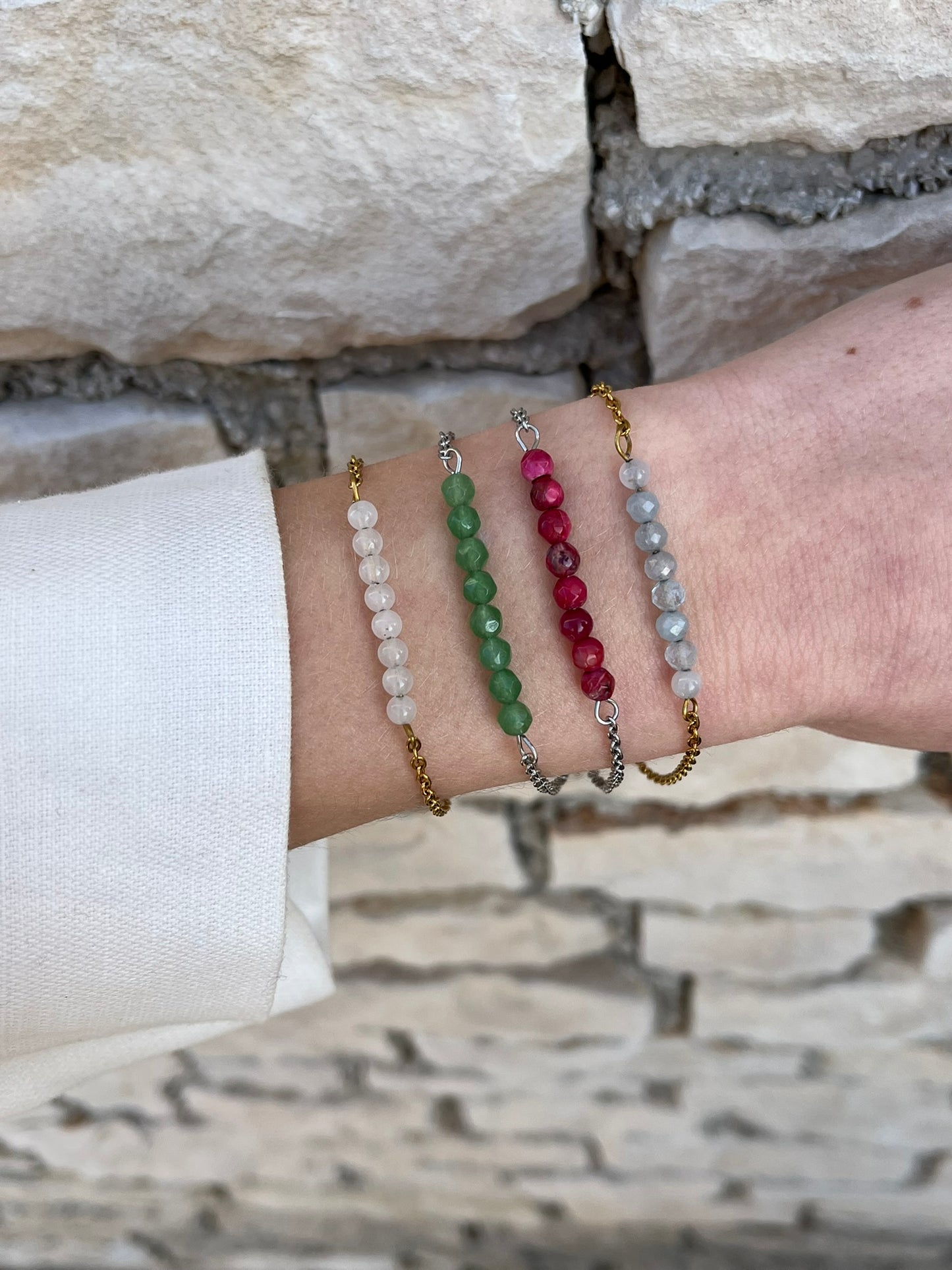 Narukvica s poludragim kamenom