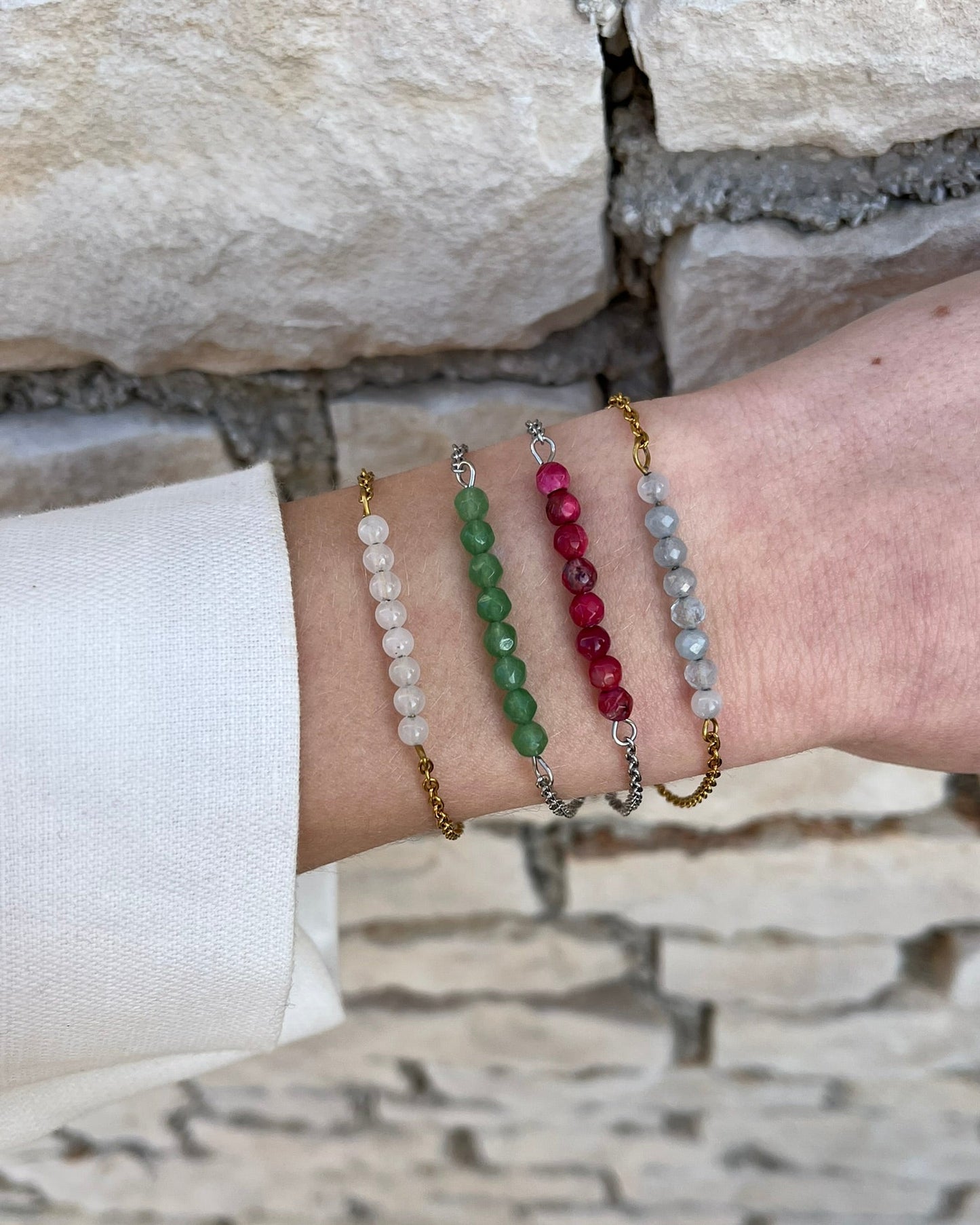 Narukvica s poludragim kamenom