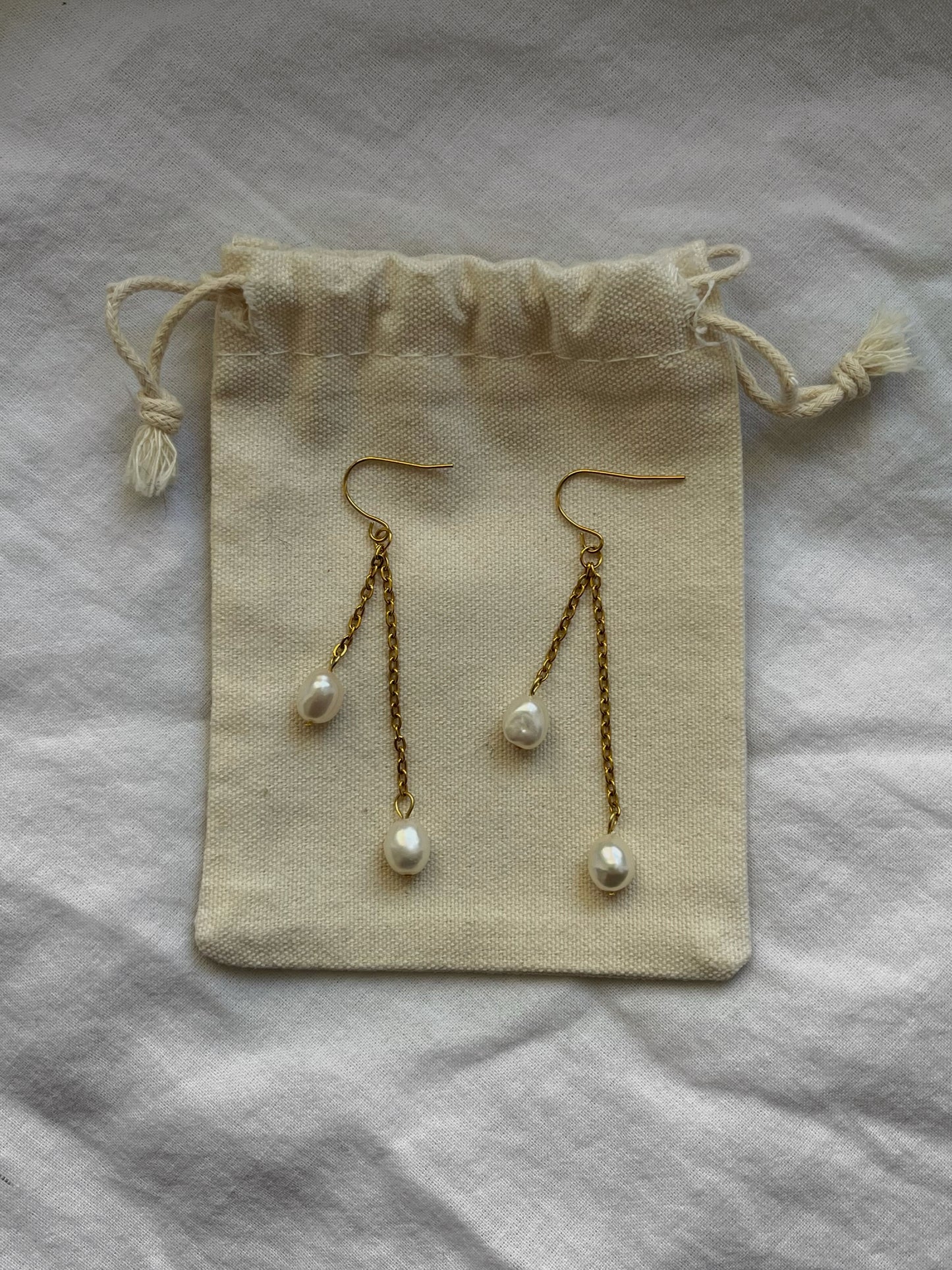 visece nausnice s biserima