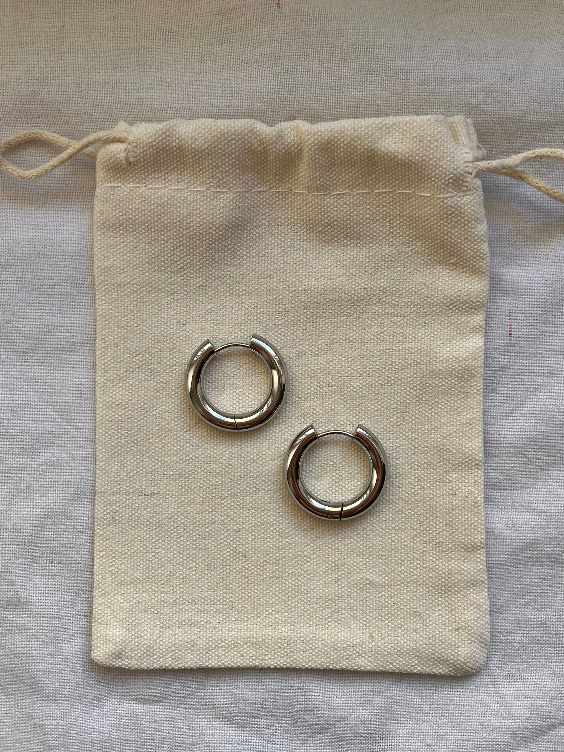 srebrne klasicne hoops