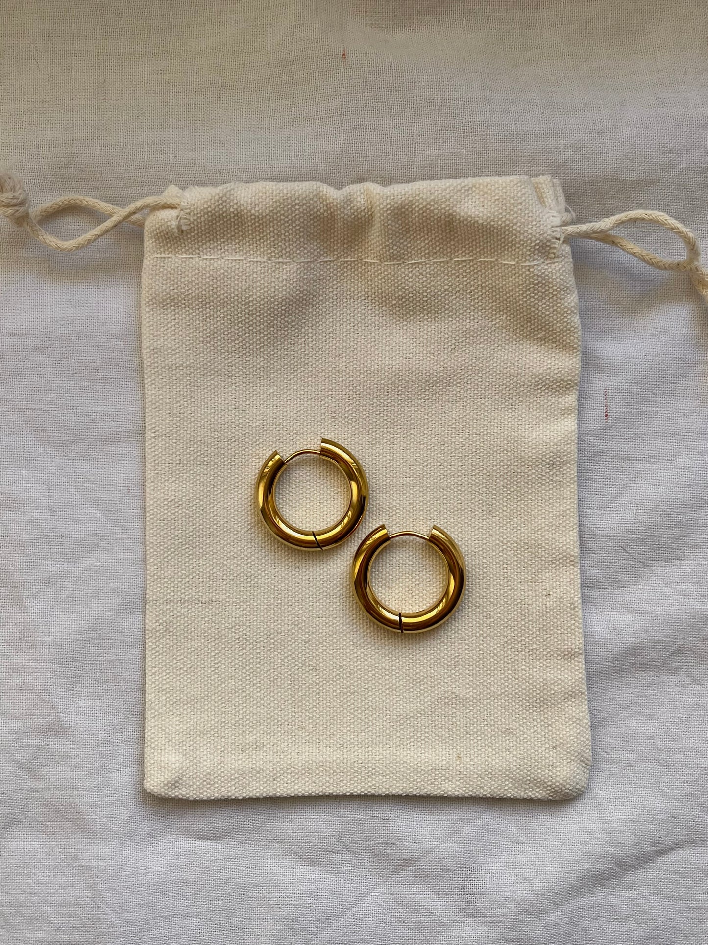 zlatne klasicne hoops