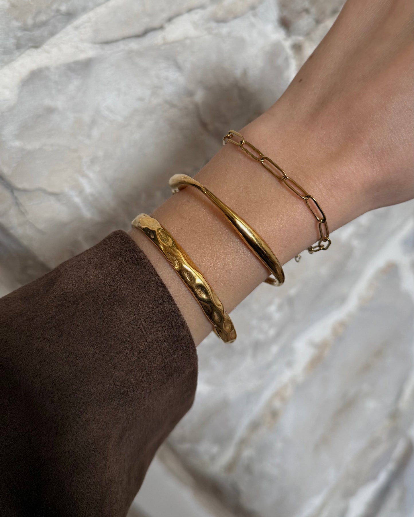 Valovita bangle narukvica