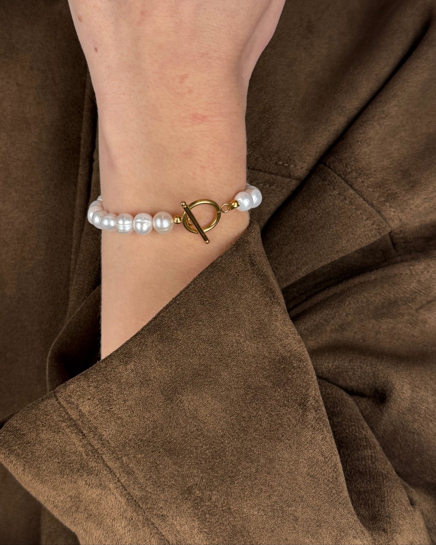 Narukvica s riječnim biserima