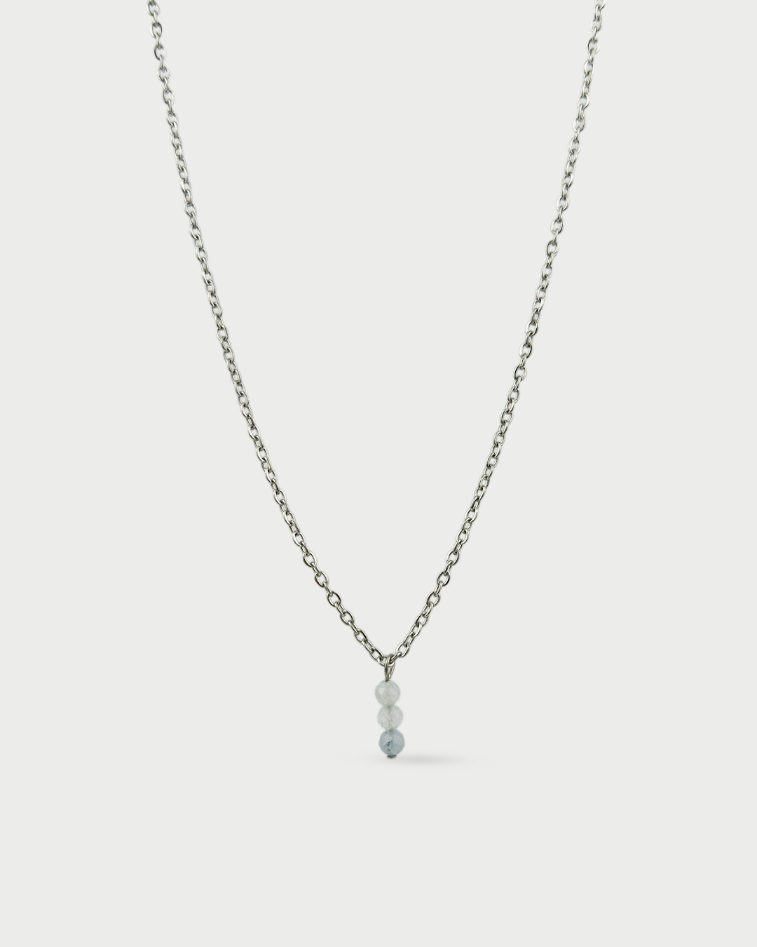 Ogrlica s poludragim kamenom